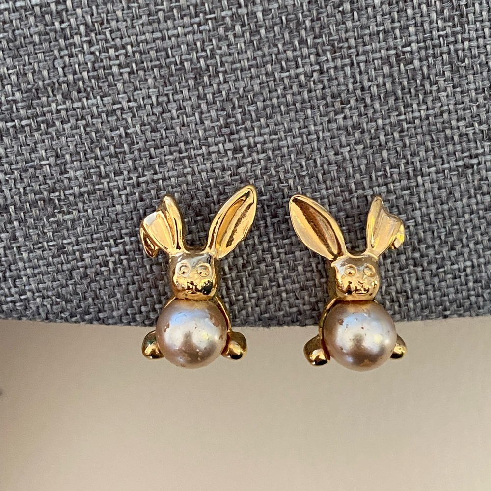Avon Bunny Pearl Earrings